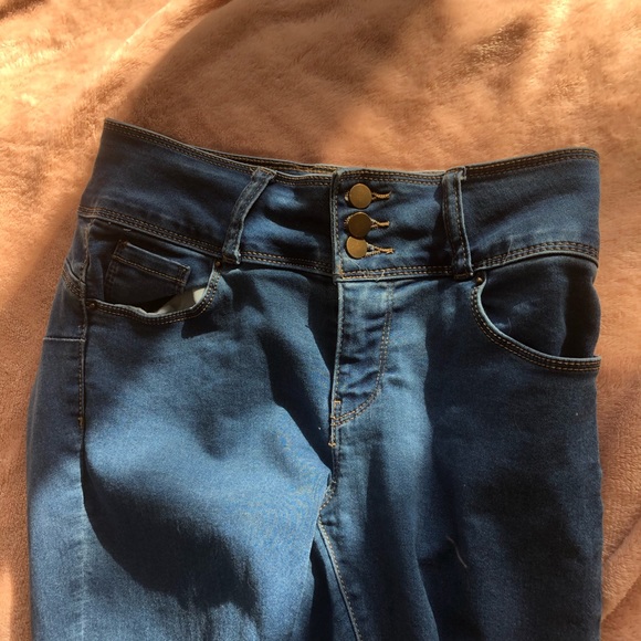 Mint condition fashion nova blue jeans - Picture 3 of 4
